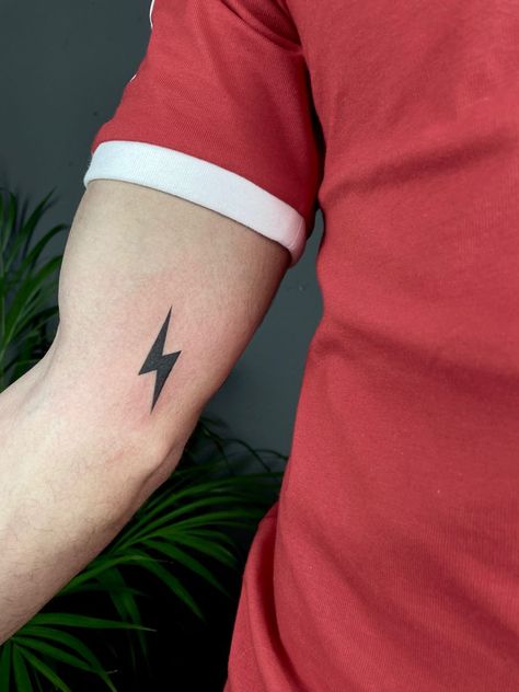 Lightning Bolt Tattoo Men, Best Tattoos For Men Ideas Unique, Thunderbolt Tattoo, Mandala Tattoo Sleeve Women, Tattoo Canvas, Band Tattoos For Men, Lightning Bolt Tattoo, Lightning Tattoo, Bolt Tattoo