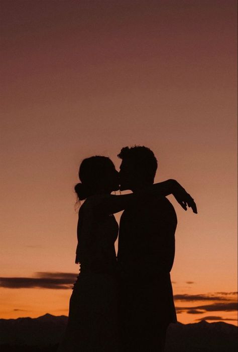 Kindred Spirit Aesthetic, Soulmate Photos, Couple Shadow Pic, Couple Silhouette, Shadow Pictures, Relationship Goals Pictures, Photo Couple, Cute Relationship Goals, Couple Shoot