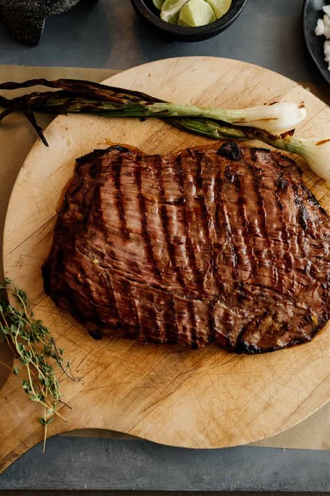 Cooking Skirt Steak, Spaghetti With Ground Beef, Skirt Steak Recipes, Grilled Skirt Steak, Inexpensive Dinners, Beef Fajitas, Herb Sauce, Tri Tip, Marinated Steak