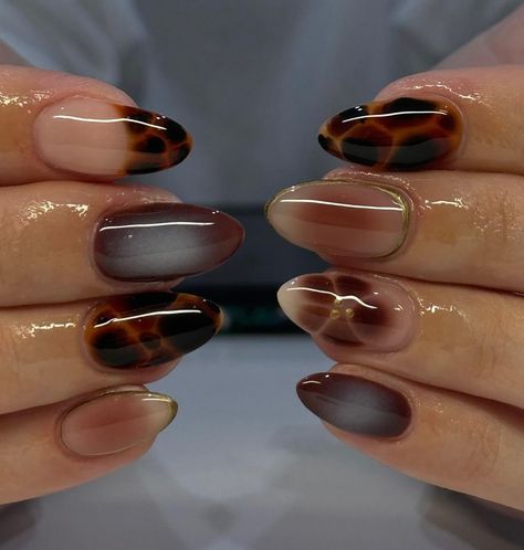 Perfect fall nail art 🍂🖤 Fall Autumn Nails, Hottest Nail Trends, November Nails, Fall Nail Trends, Edgy Nails, Classy Acrylic Nails, Pretty Gel Nails, Cute Gel Nails, Fall Nail Art