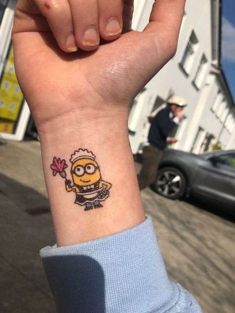 Minions Tattoo Design, Minions Tattoos, Minion Tattoo Ideas, Minion Tattoo, J Tattoo, Matching Tats, Sticker Tattoo, Tattoo Trend, Cute Minions