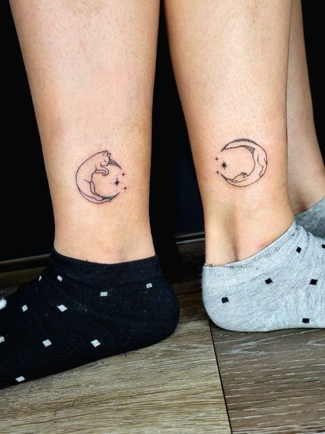 Yin Yang Cat Tattoo Matching, Cat Ying Yang Tattoo, Cat Couple Tattoo, Tattoo Ideas Aesthetic, Tattoo Gato, Married Couple Tattoos, Matching Bff Tattoos, Couple Tattoo Ideas, Partner Tattoos