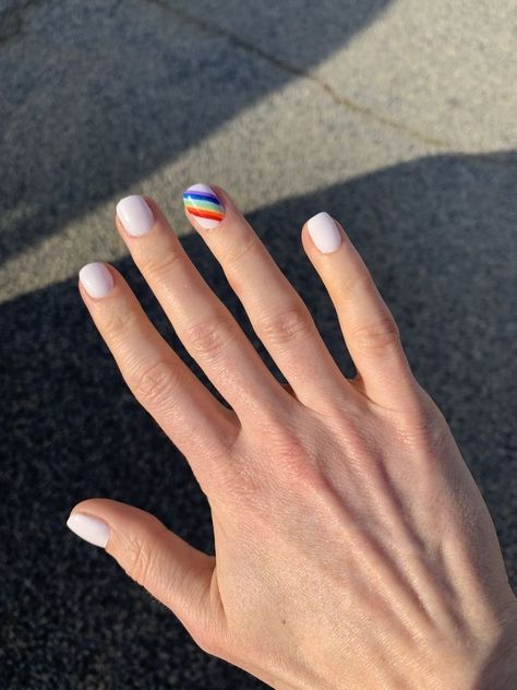 Nails Pride Short, Easy Pride Nails Short, Pride Nails Diy, Pride Month Nails Short, White Nails With Rainbow Designs, Pride Month Nails Simple, Pride Short Nails Designs, Pride Nails Short Simple, Pride Nails For Men