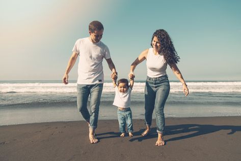 Happy family walking on beach with little baby boy Beach Photo Family, Boys Beach Photoshoot, Beach Photoshoot With Baby, Baby Boy Beach Photoshoot, Toddler Beach Photos, Goa Pics, Family Photo Shoot Beach Baby, Family Beach Selfie, Maternity Beach Photoshoot With Kids