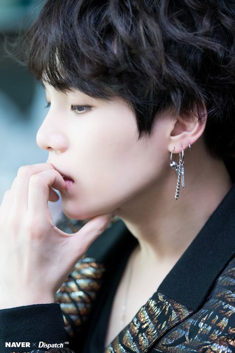 [Picture] BTS – 2018 Billboard Music Awards [180523] Jungkook Earrings, Bts Earrings, Bts Bracelet, Kpop Earrings, Billboard Music, Photoshoot Bts, Billboard Music Awards, Emerald Earrings, Lady Diana