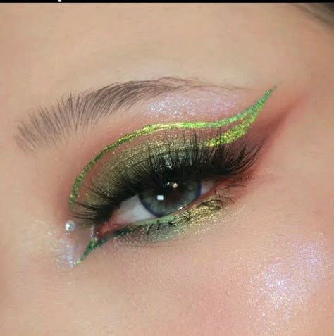 @deerestdiary.makeup Fae Oc, Celestial Makeup, Ivy Makeup, Winx Aisha, Makeup Looks And Products, Ivy Cosplay, Eye Makeup Inspo, Green Eyes Makeup, Drag Looks