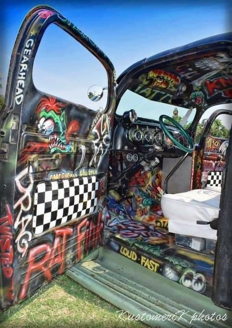 Car Interior Painting, Punk Car Interior, Rat Rod Interior, Graffiti Car, Model T Ford, Car Paint Jobs, Hippie Car, Iconic Models, Car Deco