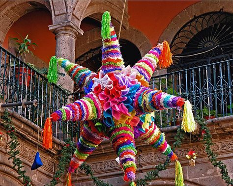 ❥ M E X I C O ❤  Viva La Fiesta History of the Piñata Mexican Theme Wedding, Mexican Pinata, Mexican Birthday Parties, Birthday Fiesta, Mexican Fiesta Party, Piñata Ideas, Mexican Birthday, Mexican Traditions, Mexican Party Theme