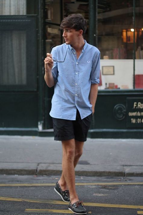 casually cool Weekend Fashion, Men Streetstyle, Mens Summer Outfits, Black Shorts Men, Short Men Fashion, Shorts Style, Men Street, Mens Fashion Summer, Fashion Mens