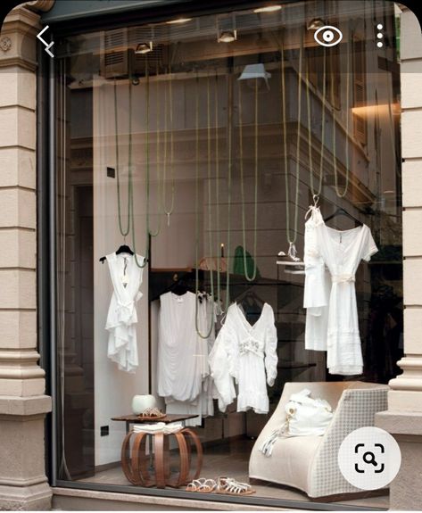 Boutique Window Displays, Clothing Boutique Interior, Fashion Store Design, Window Display Retail, Decoration Vitrine, Clothing Store Interior, Store Design Boutique, Window Display Design, Showroom Interior Design