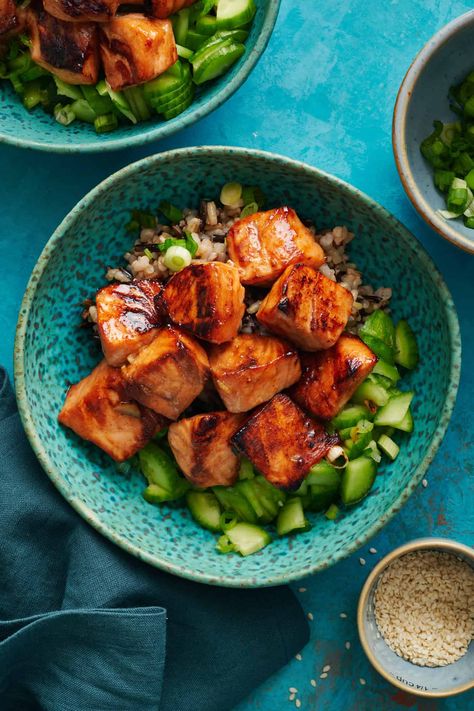 Salmon Bowl Recipe, Salmon Air Fryer, Homemade Marinade, Salmon Bowls, Miso Salmon, Salmon Marinade, Salmon Soy Sauce, Red Miso, Marinated Salmon