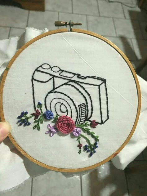 Camera Embroidery, Cross Stitch Motifs, Everything Cross Stitch, Silk Ribbon Embroidery Patterns, Embroidery Hoop Art Diy, Embroidered Photo, Embroidery Hoop Wall, Embroidery Hoop Wall Art, Simple Hand Embroidery Patterns