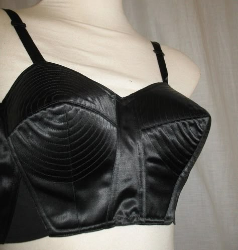 Bra Plus Size, Vintage Bra, Bullet Bra, Mode Chanel, Satin Bra, Retro Lingerie, Lingerie Inspiration, Vintage Corset, Black Gloss