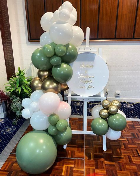 Easel Garland, Easel Balloon Garland, Ballon Arch Back Drop, Botanical Store, Balloon Easel, Baloon Diy, Balloon Stand, Balloons Decor, Balloon Tower