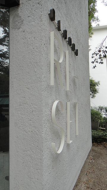 White Signage Design, Hotel Signage Exterior, Concrete Signage, Sculptural Signage, Signage Systems, Monument Signage, Architecture Biennale, Environmental Graphics Signage, Venice Architecture