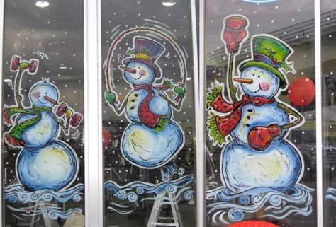 Snowmen exercising window painting Snowman Pics, Painting Windows, Painted Window Art, Window Paintings, Painting On Glass Windows, Christmas Snowflakes Decorations, Christmas Window Painting, Window Mural, Christmas Windows