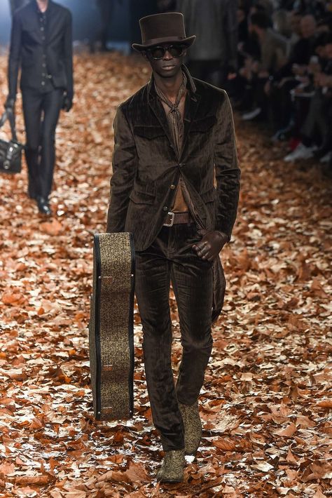 John Varvatos Fall 2015 Menswear collection, runway looks, beauty, models, and reviews. John Varvatos Style, Mens Leather Boots, Menswear Fashion Show, John Varvatos, Menswear Fashion, Mens Winter Fashion, Menswear Collection, Burberry Men, 2015 Fashion