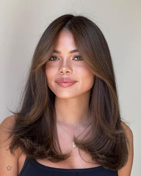 Front Layers Hairstyle, Collarbone Length Hair With Long Layers, Long Oval Haircut, Brown Midlength Haircuts, 90s Hairstyles Mid Length, Mid Length Hair Face Framing, Midlength Haircuts With Layers Thick Hair, Mid Length 90s Haircut, Emilie Kiser Hair