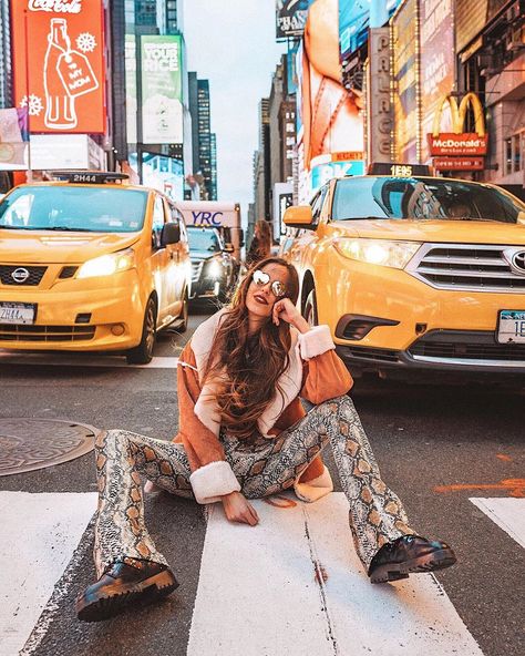 Marta Sierra, Nyc Photoshoot, Nyc Lifestyle, Nyc Instagram, Ny Outfits, New York Outfits, Best Instagram Photos, New York Pictures, Travel Pictures Poses