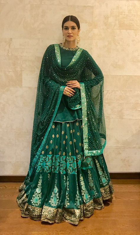 "We Can’t Get Over Kriti Sanon’s #Ethereal Festive Look" end Sept, 2017: #KritiSanon Indian Festive Fashion @missmalini via @sunjayjk Sharara Designs, Indian Fashion Trends, Green Lehenga, Kriti Sanon, Indian Gowns Dresses, Ghagra Choli, Pakistani Bridal Dresses, Indian Gowns, Designer Party Wear Dresses