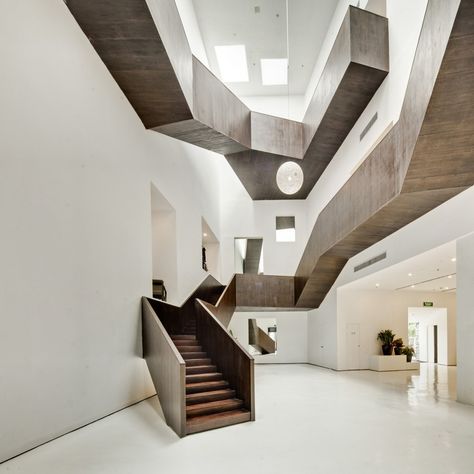 inside ... Design Collective | Architects: Neri & Hu Design and Research Office | Location: Qingpu District (青浦区), Shanghai ( 上海 ), China ( 中国 ) | Photographs: Shen Zhonghai Stair Inspiration, Architecture Cool, Interior Design Minimalist, Escalier Design, Neri Hu, Wooden Stairs, Salon Interior Design, Interior Stairs, Design Del Prodotto