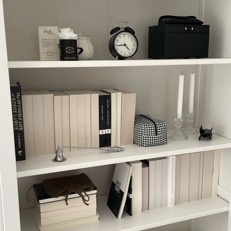 Neutral Bookshelf, Minimalist Bookshelf Decor, Minimal Bookshelf, Minimalist Bookshelf, Minimalist Bookshelves, Bedroom Board, My Bookshelf, Bookshelf Decor, Bedroom Inspo