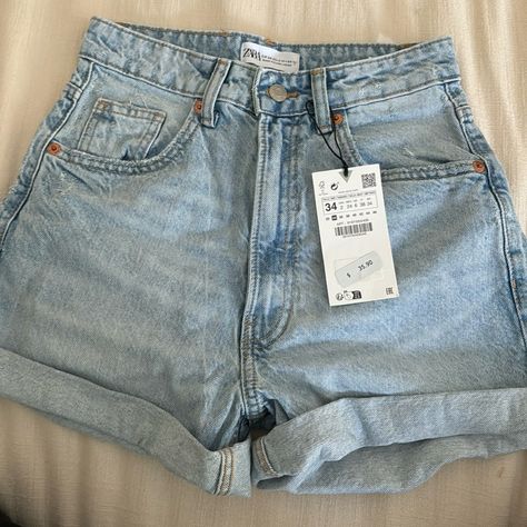 Zara Jean Shorts- Nwt Size 2 Trf High-Waisted Mom Fit Denim Shorts Us Sz 2 Light Blue Light Blue Denim Shorts, Denim Shorts Outfit Aesthetic, Sorts Jeans, Jean Clothes, Cute Short, Zara Jean Shorts, Zara Clothes, Light Blue Jean Shorts, Cute Jean Shorts