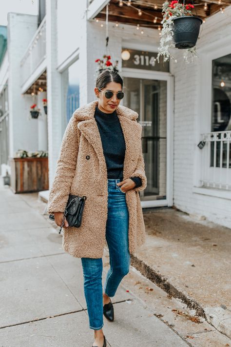 how to style teddy coat Tan Teddy Coat Outfit, Teddy Bear Coat Outfit, Teddy Coat Outfit, Chic Wardrobe, Bear Coat, Fashion Vibes, Luxe Style, Italy Outfits, Coat Outfit