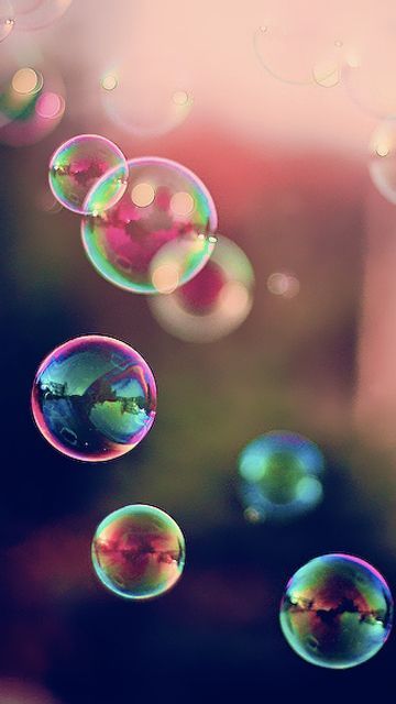 17 Bubbles | Take a Moment Just to See These Beautiful Bubbles 🔥 - Our World Stuff Happy Kiss Day Images, Kiss Day Images, Heart Bubbles, Bubbles Wallpaper, Blowing Bubbles, Summer Sky, Soap Bubbles, Jolie Photo, Iphone Background