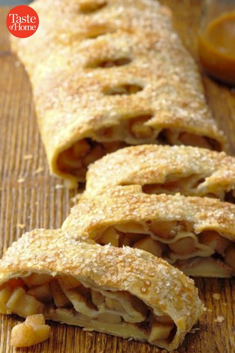 Cider Desserts, Apple Cider Desserts, Fabulous Desserts, Strudel Recipes, Peach Dessert, Apple Recipes Easy, Apple Strudel, Grandmas Recipes, Puff Pastry Recipes