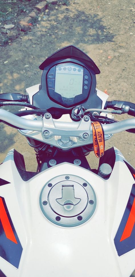 White Duke 200 Duke Snapchat Stories, Huka Snapchat Story, Bike Snapchat Stories, Bike Snap, Shopping Snap Story, Shopping Snap, Khwaja Ji, Rc 200, Royal Enfield Wallpapers