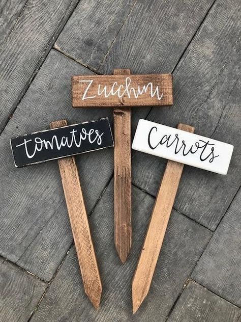 Garden Labels Diy, Vegetable Garden Markers, Vegtable Garden, Herb Garden Planter, Garden Labels, Black Garden, Garden Markers, Plant Markers, Garden In The Woods