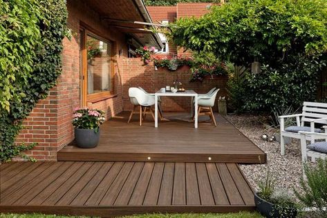 Discover 10 creative deck privacy ideas for the ultimate backyard oasis. Transform your outdoor space with stylish solutions for a tranquil retreat. Trex Deck Ideas, Trex Patio, Small Water Fountain, Native Plant Landscape, Deck Privacy, Backyard Layout, Railings Outdoor, Trex Deck, Deck Lighting