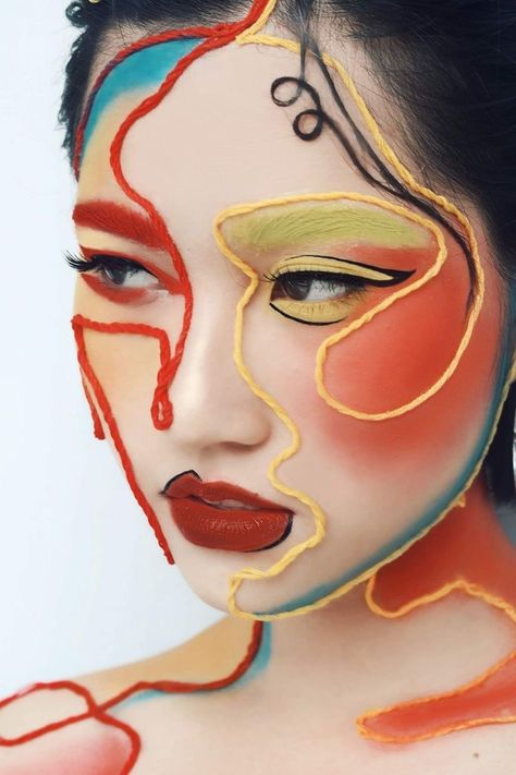 Abstract Makeup Art, Abstract Art Makeup, Distortion Makeup, Makeup Art Face Inspiration, Makeup Art Face, Thread Makeup, Face Paint Art, Abstract Makeup Looks, Experimental Makeup