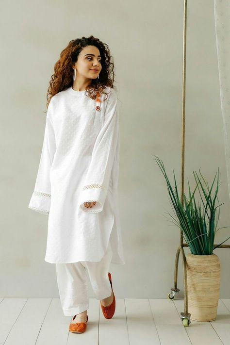 Red Carpet Affair, Simple Kurti Designs, Womens Trendy Dresses, Pakistani Fashion Casual, Trendy Shirt Designs, Stylish Short Dresses, Long Kurti Designs, Pakistani Dresses Casual, Dress Design Patterns