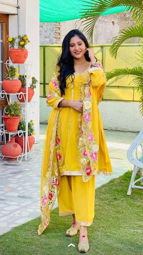 Bani Sandhu Suits, Yellow Dress For Haldi, Dress For Haldi, Bani Sandhu, Dresses For Haldi Ceremony, Banni Sandhu, Baani Sandhu, Desinger Dresses, Desi Fits