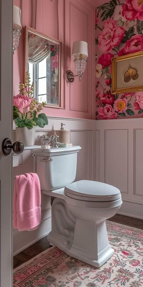 Bridgerton Bathroom, Pink Floral Bathroom, Baños Shabby Chic, Pink Bathroom Decor, Casa Country, Casa Vintage, Shabby Chic Bathroom, Home Decor Cozy, Chic Bathrooms