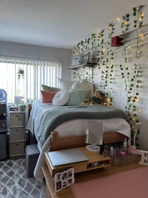 guys dorm room ideas decor college graduation party ideas for guys decoration dorm room modern dorm room ideas for guys decorations college dorm room decor ideas for guys dorm room decor ideas for guys guys dorm room decorations decorating ideas dorm room ideas for guys decorations Dorm Room Realistic, Retro Dorm Room Ideas, Vintage College Dorm, Guys Dorm Room Ideas, Graduation Party Ideas For Guys, Dorm Room Minimalist, College Dorm Room Ideas Aesthetic, Dorm Room Ideas Aesthetic, Vintage Dorm Decor