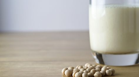 Dr. Andrew Weil, an authority on nutrition and author of True Food: Seasonal, Sustainable, Simple, Pure, explains the many options for non-dairy milk. Protein Shake Milkshake, Dr Andrew Weil, Andrew Weil, Milk Allergy, Soy Recipes, Vanilla Milkshake, True Food, Dairy Free Diet, Vegan Milk