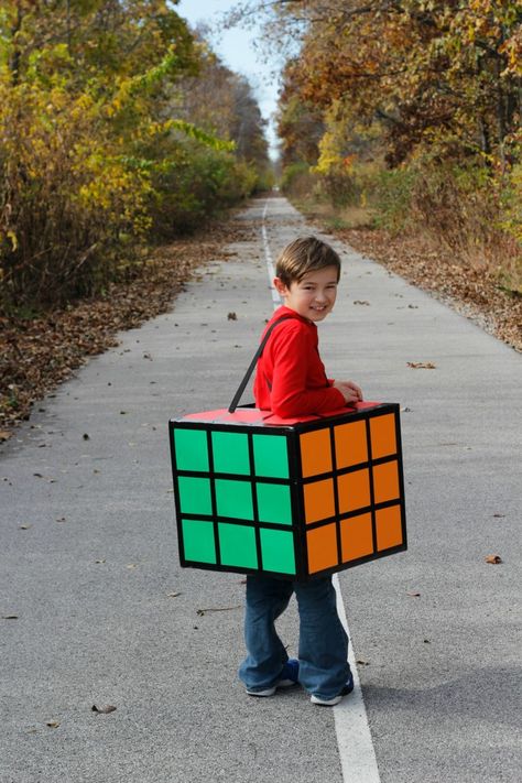 Rubix Cube Costume - cardboard Box, black electrical tape, black duct tape, 5 colored posterboards, black elastic for suspenders, glue stick Rubix Cube Costume, Cardboard Box Costumes, Rubiks Cube Costume, Lego Costume Diy, Cardboard Box Costume, Steve Costume, Halloween Costumes You Can Make, Lego Costume, Box Costumes