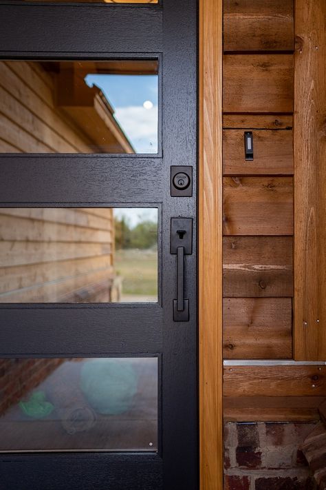 Mid Century Modern Farmhouse, Modern Exterior Doors, Stone Farmhouse, Rustic Exterior, Home Bunch, Farmhouse Interior Design, Modern Front Door, Modern Farmhouse Home, Exterior Stone