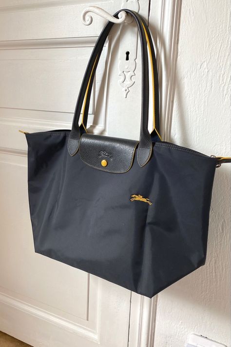 Big Purse Aesthetic, Longchamp Aesthetic, Purse Aesthetic, Uni Bag, Longchamp Bag, Aesthetic Bags, Color Combinations For Clothes, Handbag Essentials, Accessories Bags Shoes