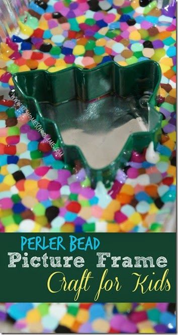 Melted Bead Craft for Kids Christmas Pictures Toddler, Diy Picture Frames Crafts, Melted Pony Beads, Diy Christmas Pictures, Kids Picture Frames, Easy Christmas Craft, Craft Preschool, Pony Bead Crafts, Picture Frame Crafts