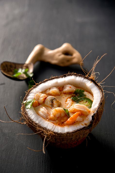 Shrimp Coconut, Gourmet Food Plating, Coconut Curry Soup, Curry Soup, Idee Pasto Sano, Coconut Curry, Food Presentation, Food Plating, Creative Food