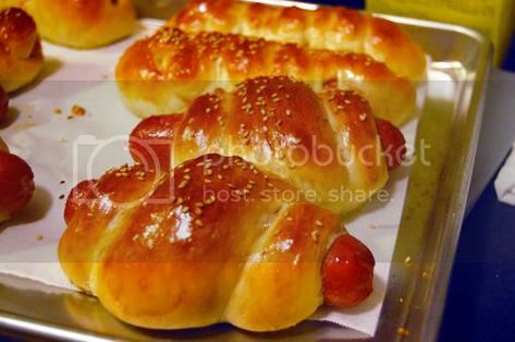 Chinese Hot Dog Bun Recipe, Japanese Hot Dog, Frog Animation, Asian Bakery, Hot Dog Buns Recipe, Chinese Bakery, Bun Recipes, Chinese Pastry, Lao Food