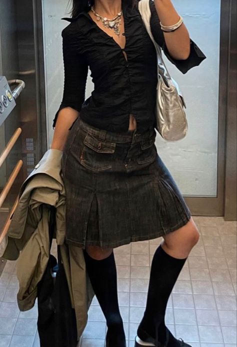 Denim Flare Skirt Outfit, Bayonetta Aesthetic Outfits, Pants Under Skirt Outfit, Skirt With Black Boots, Secretary Aesthetic, Skirt Aesthetic, Y2k Skirt, Rock Outfit, Skirt Outfit