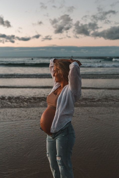 A sunset maternity session at the beach with Miriam and Nathan. Full gallery of stunning maternity photography ideas and poses. Photoshoot inspiration and outfit ideas for maternity photos. Dress to impress Beach Maternity Photos With Dog, Casual Beach Maternity Photos, Maternity Photos Dress, Pregnancy Photoshoot Beach, Maternity Beach Photos, Maternity Photos Beach, Maternity Photography Outfits, Summer Maternity Photos, Beach Maternity Photoshoot