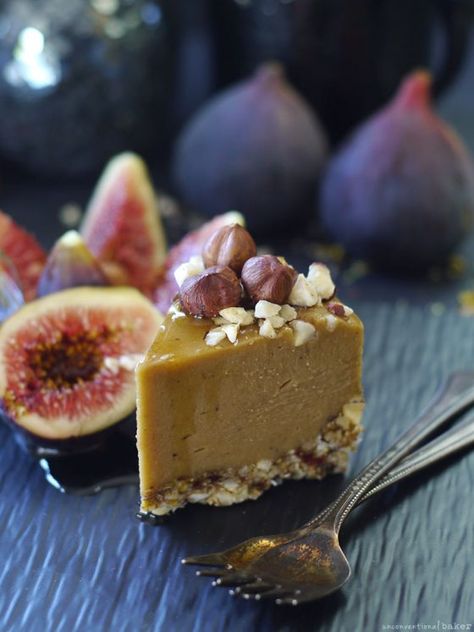 Fig Hazelnut Caramel Cake (No Bake, Fruit-Sweetened, and Free From: gluten & grains, dairy, coconut, added oils, refined sugar) Hazelnut Dessert, Cake No Bake, Vegan Easter, Raw Vegan Desserts, Raw Cake, Hazelnut Cake, Cake Vegan, Baked Fruit, Raw Desserts