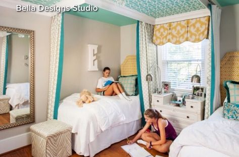 Teen Shared Bedroom, Sister Room Ideas Shared Bedrooms, Sisters Bedroom Ideas, Sharing A Bedroom, Small Shared Bedroom, Boy And Girl Shared Bedroom, Sister Bedroom, Shared Girls Room, Sister Room