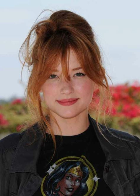 My red Haley Bennett, Beautiful Red Hair, Photography Portraits, Long Bangs, Trendy Hair Color, Hair Color Highlights, Hair Envy, Grunge Hair